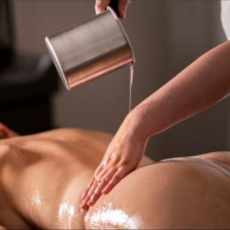 Nuru Masáž – Klouzavá rozkoš se speciálním Nuru gelem-60 minut