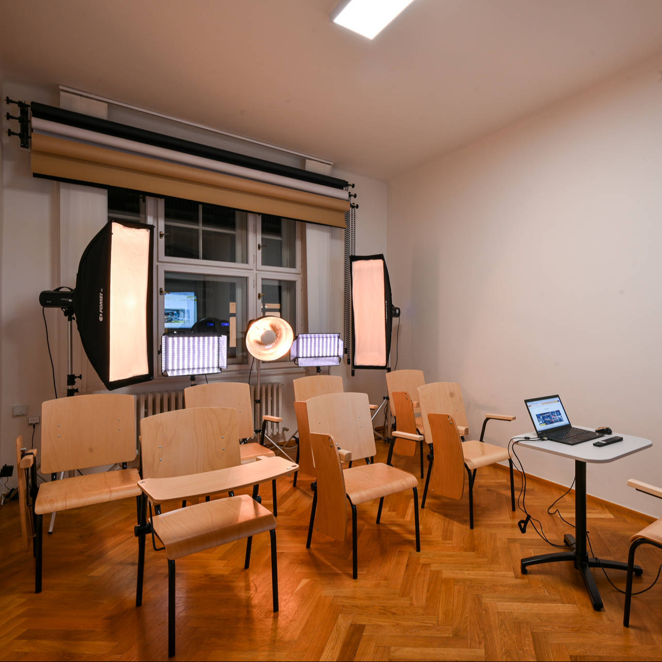 Celý den ve školicí místnosti / ateliéru