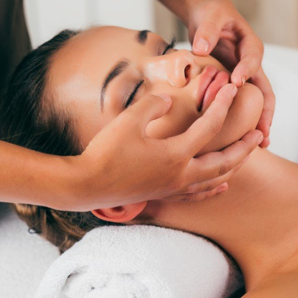 VYČIŠTĚNÍ PLETI ULTRAZVUKEM + MASÁŽ OBLIČEJE