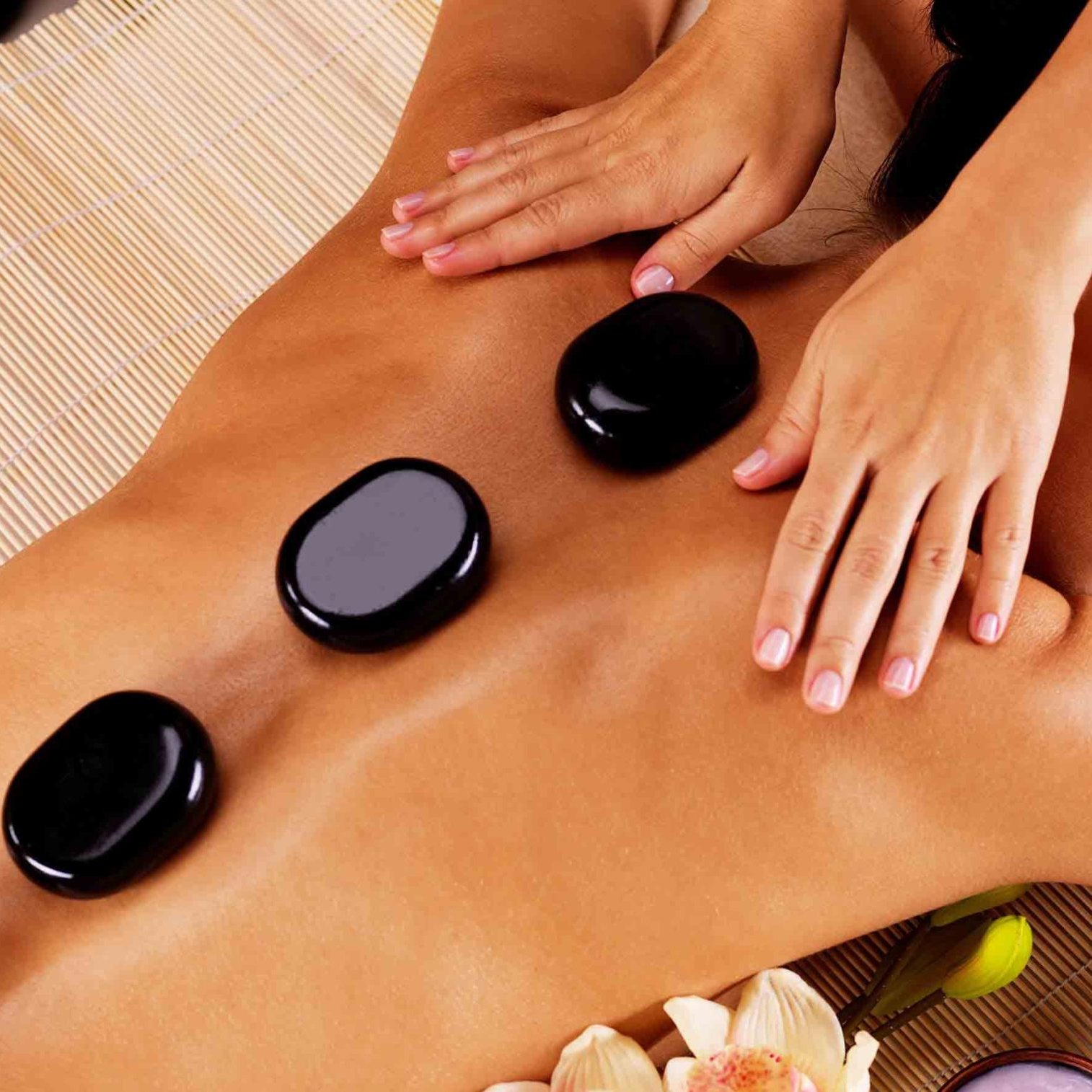 Masáž lávovými kameny. - 30 minut