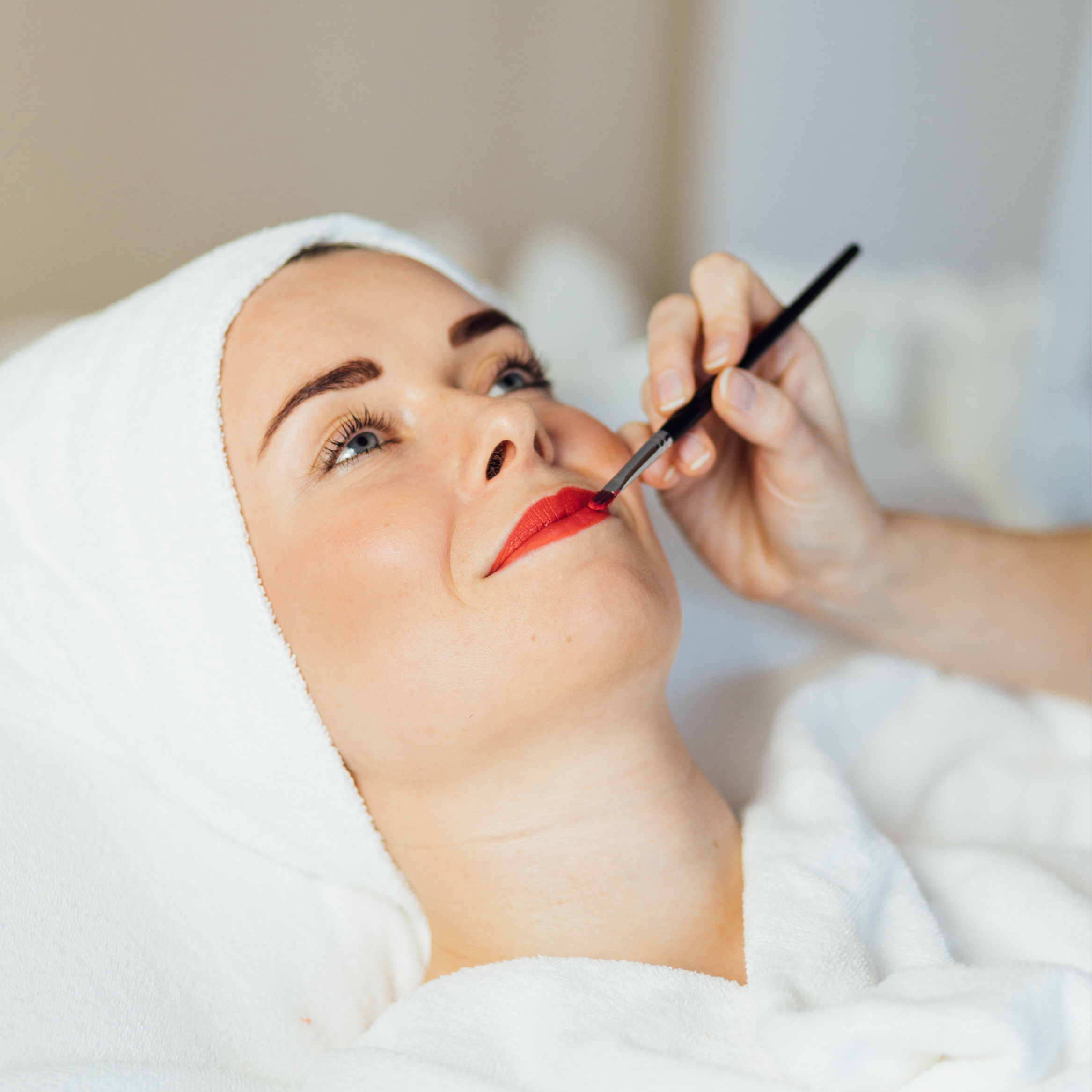 BROW BAR - MAKE-UP PRO VEČERNÍ PŘÍLEŽITOST (60min.)