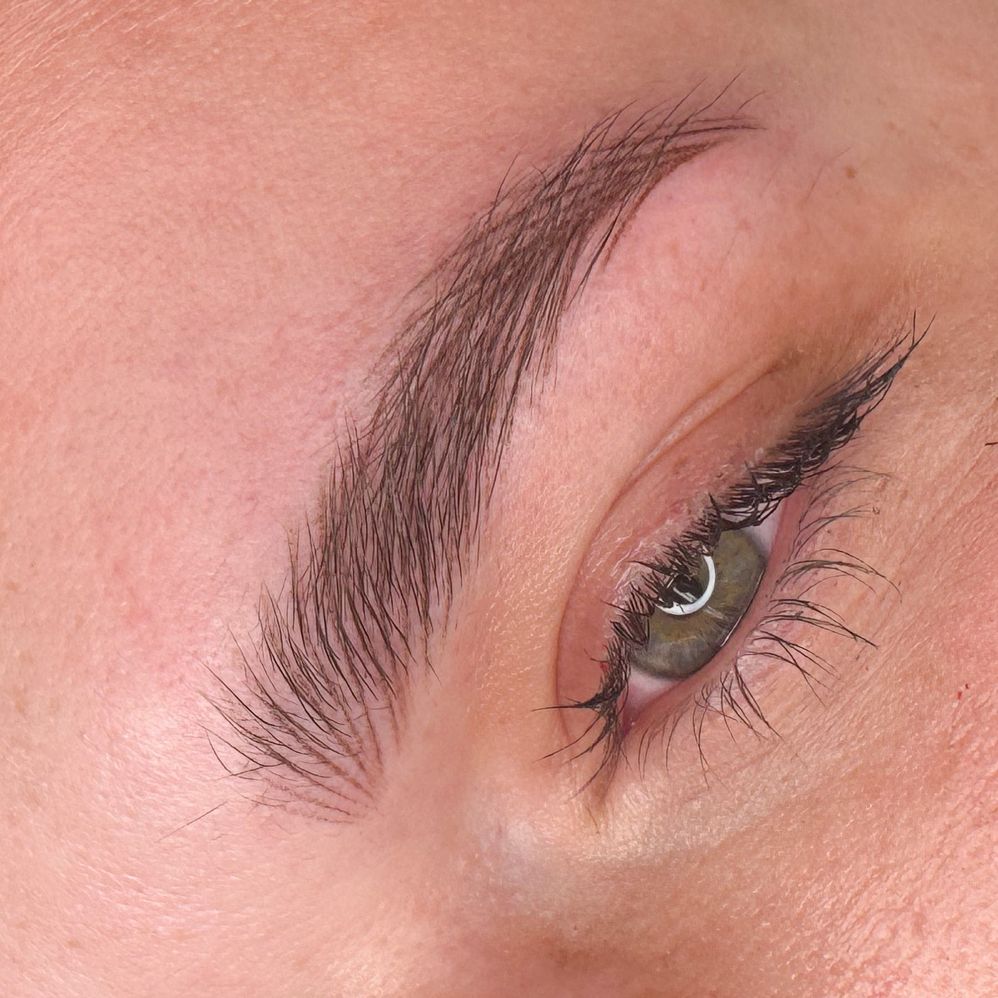 HAIRSTROKES/NEOPRAVUJEM STARÉ TETOVANIA