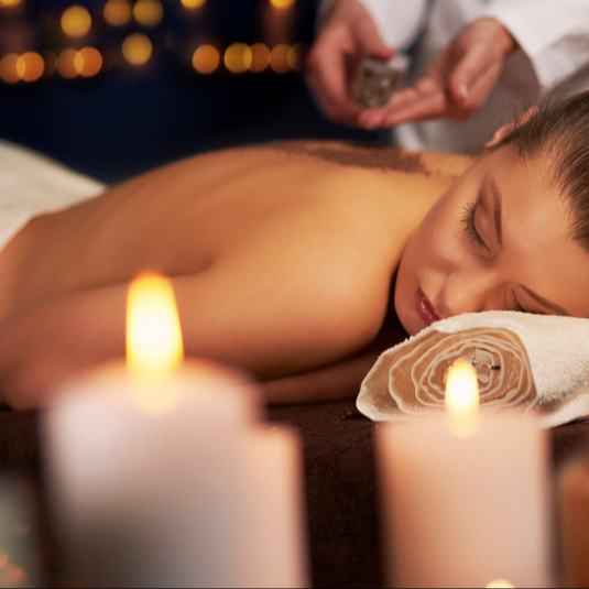 Aromaolajos relax masszázs