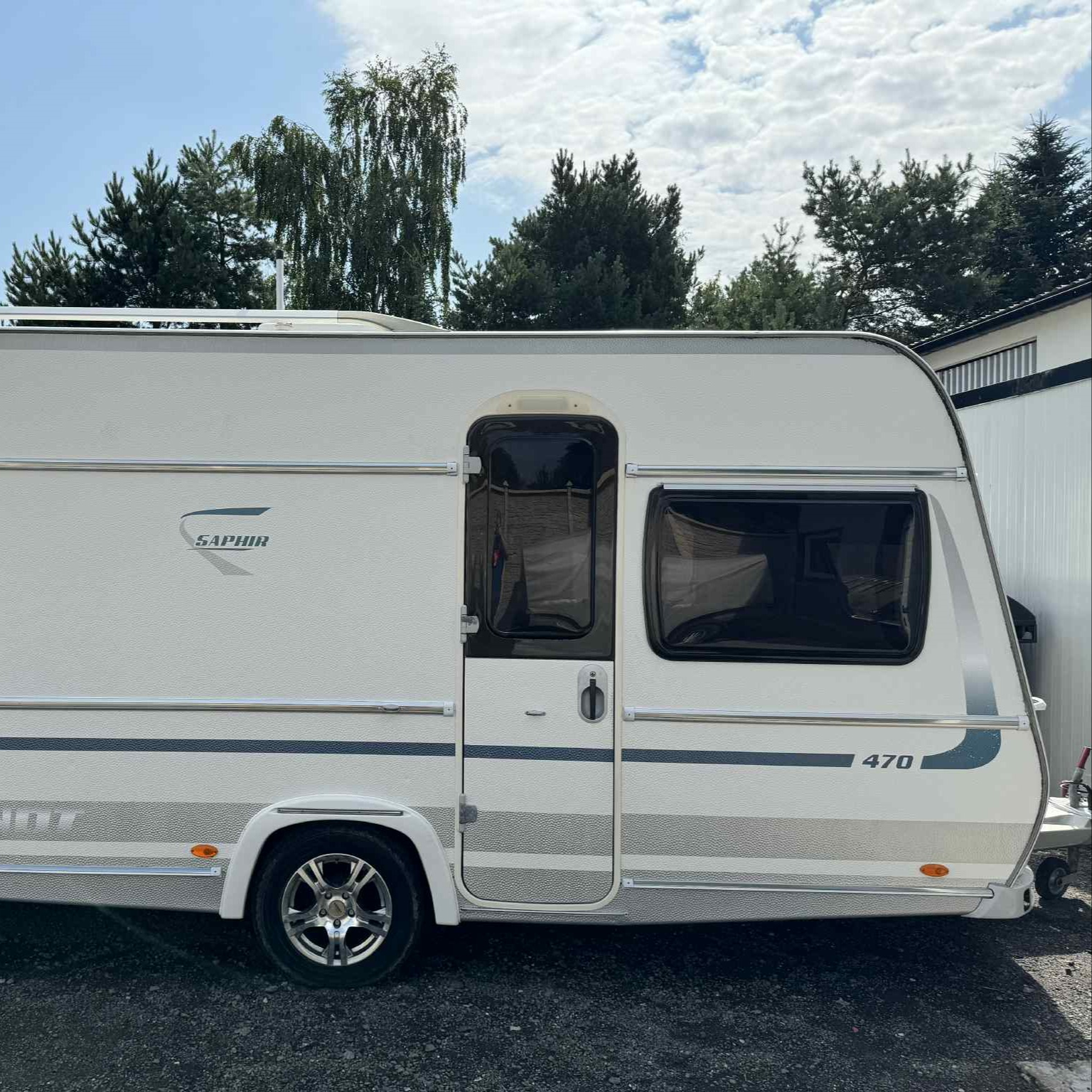 Zapůjčení jednoosého karavanu