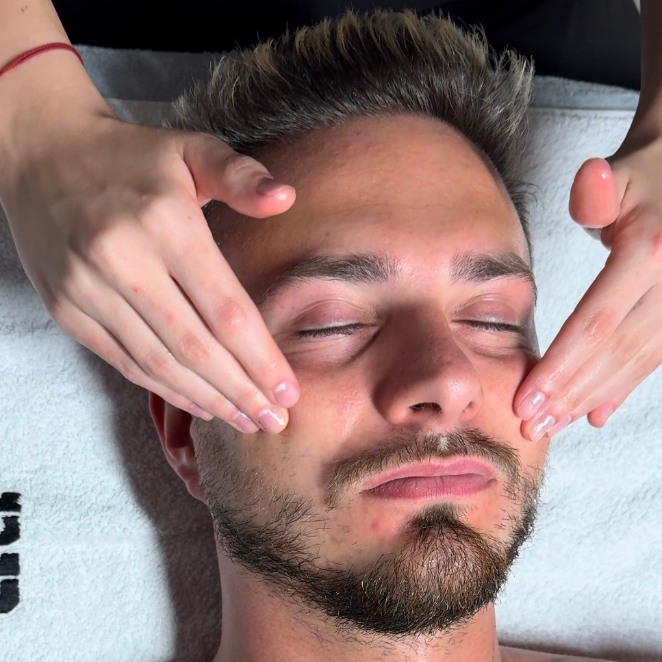 Manuální lifting obličeje a dekoltu - 30min