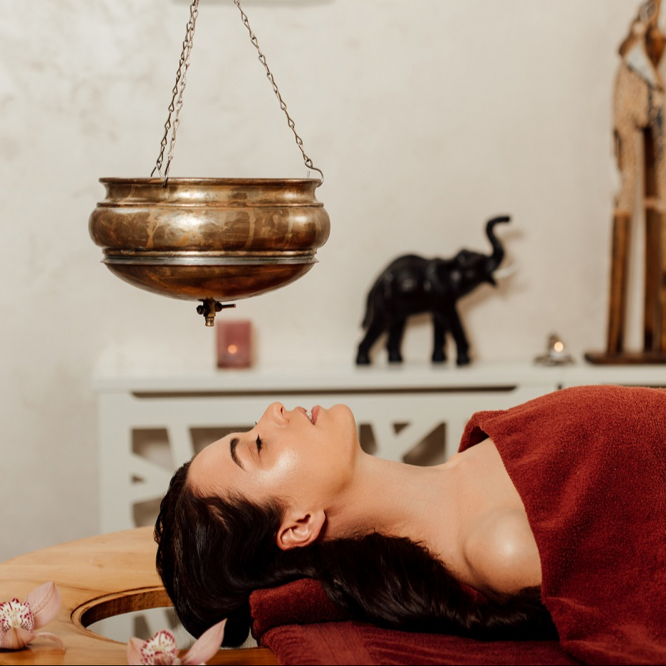 Ajurvédská celotělová masáž + masáž hlavy olejem(2,5hod)