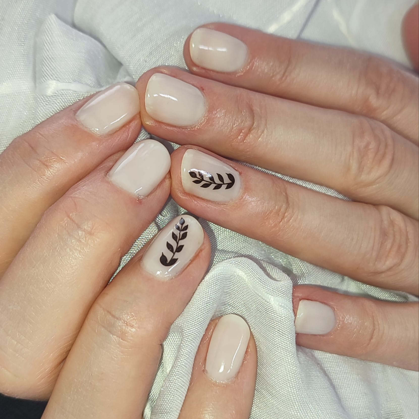 Vernis semi permanent sur ongles nus