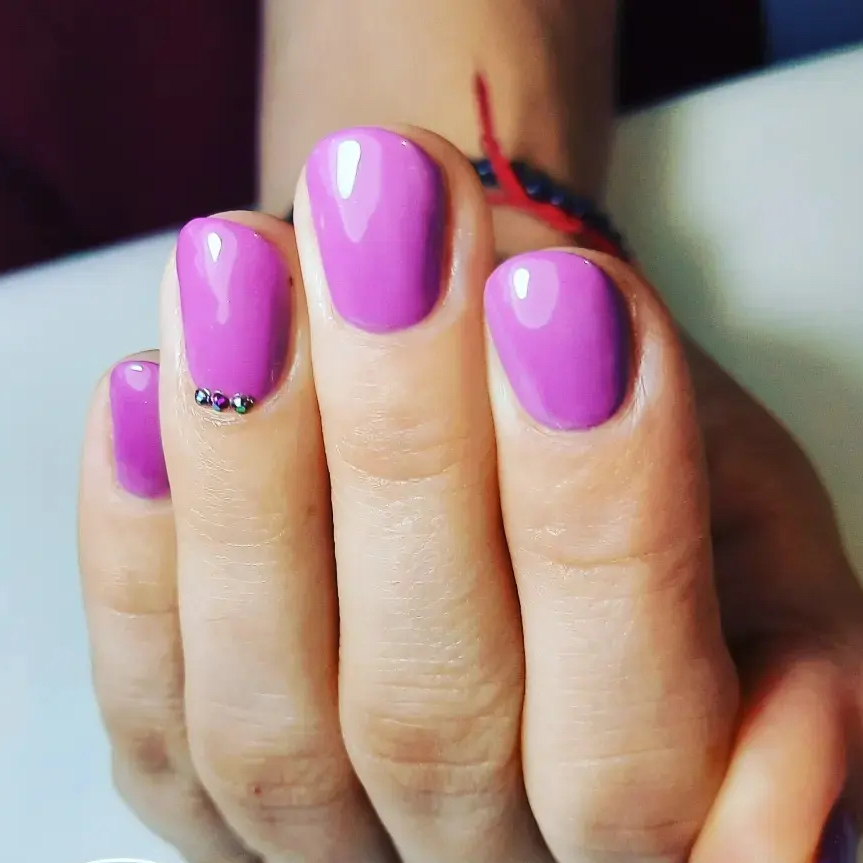 Manucure hybride (manucure shellac) avec travail des cuticules
