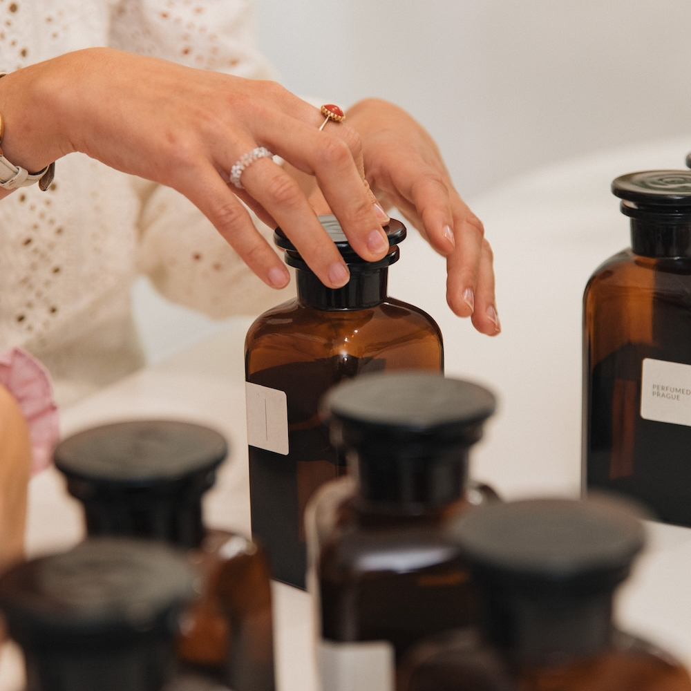 Individuální workshop výroby parfému pro 1 osobu - Letná