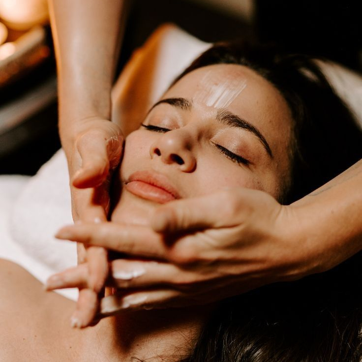 Masáž obličeje, krku a dekoltu 50 min