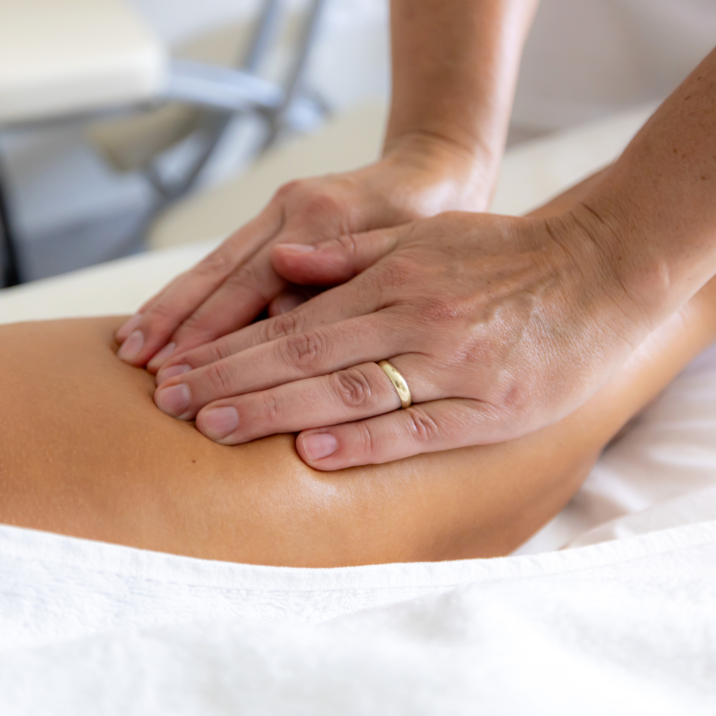 Havajská masáž Lomi-Lomi 60 minút