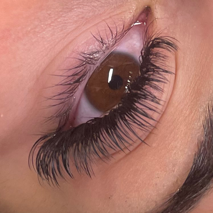 Pose Complète: Volume russe fourni