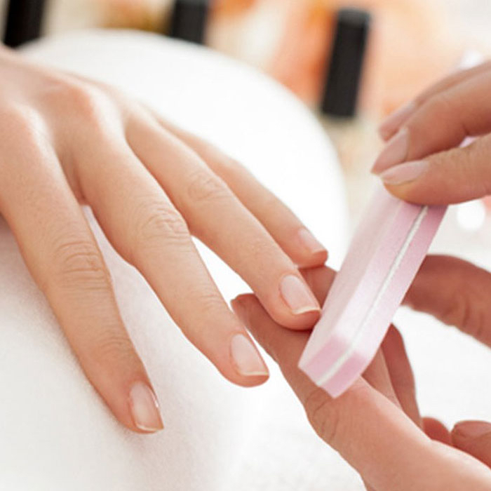 Klassische Maniküre ohne Lack