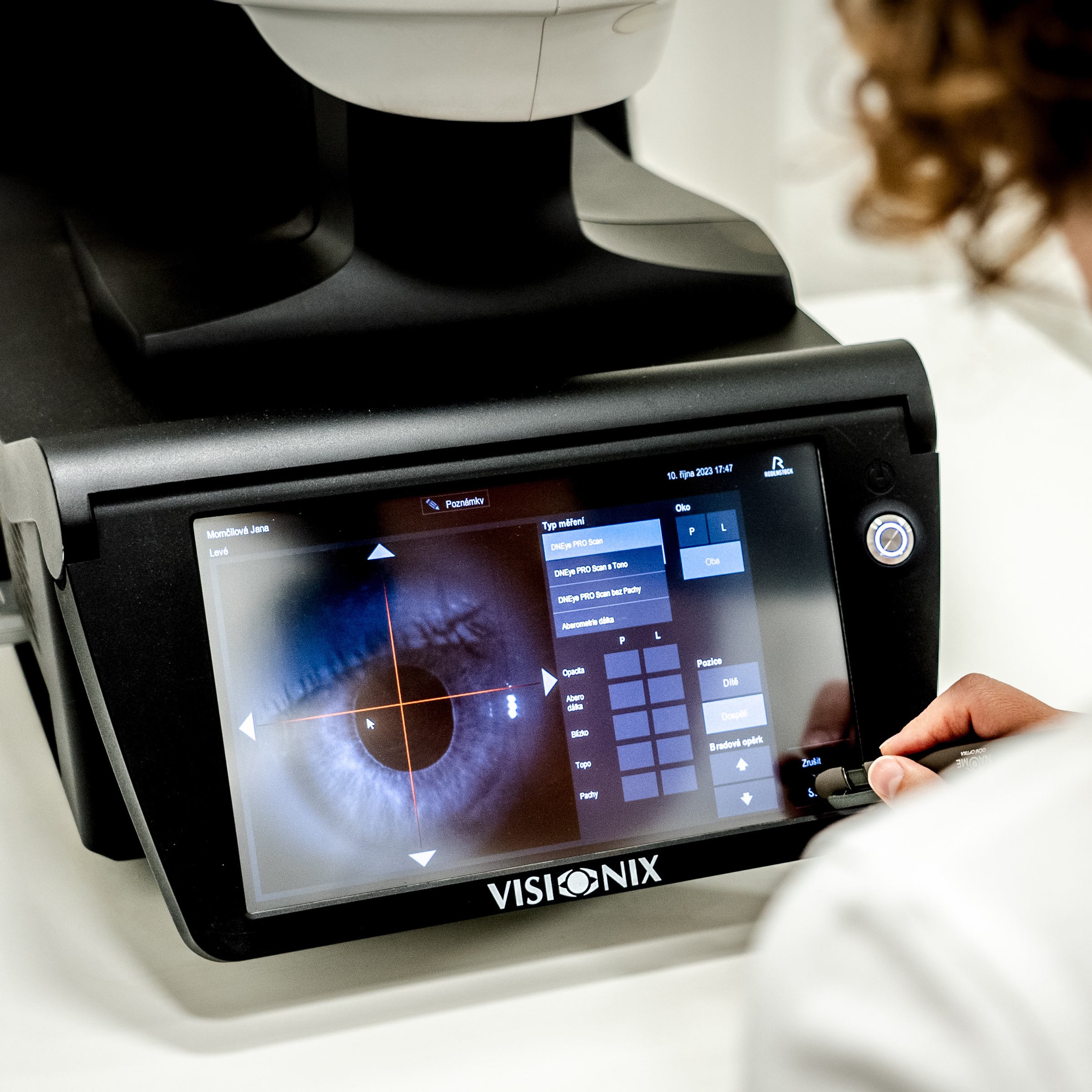 Aplikace kontaktních čoček