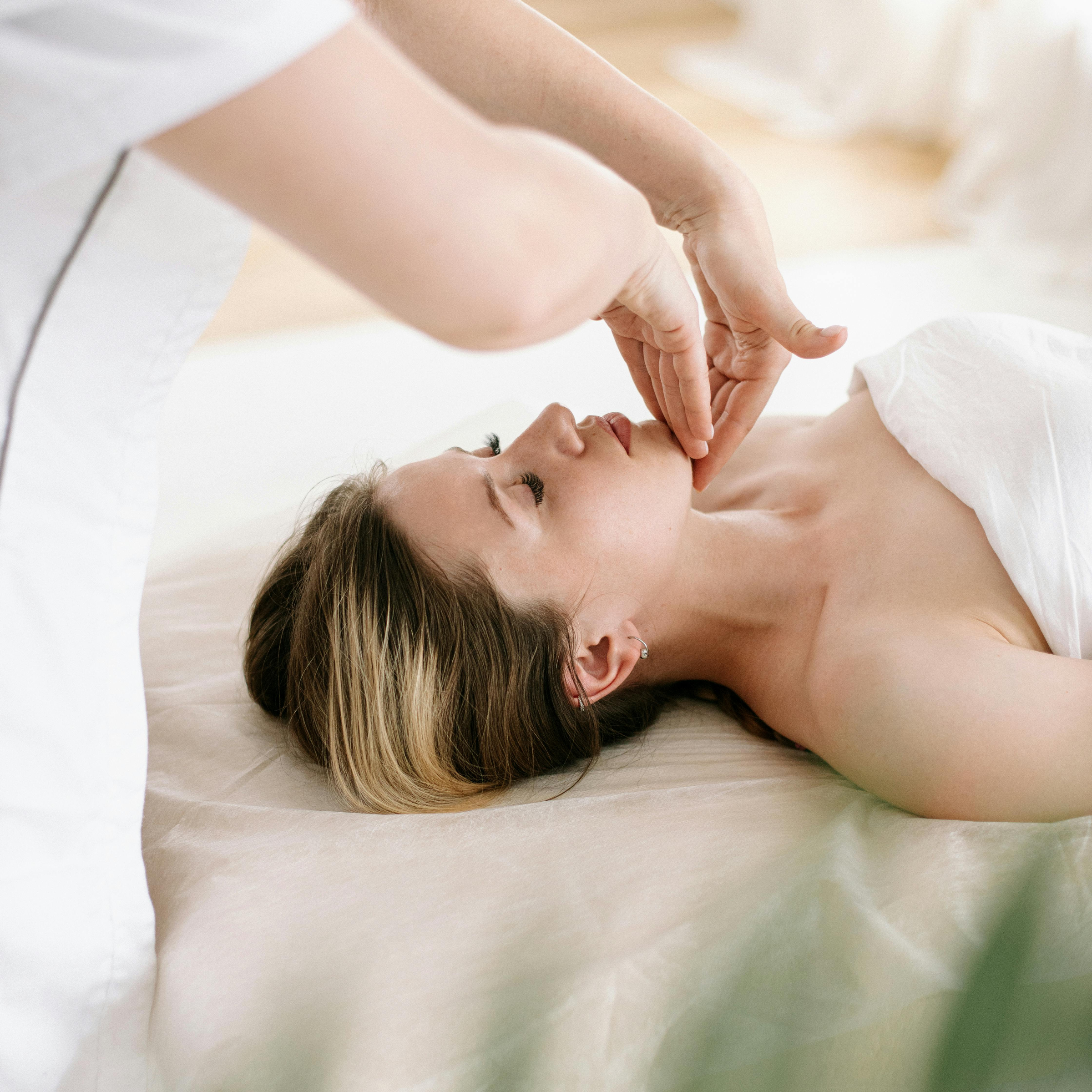 Lymfatická masáž obličeje 60 min (procedura s maskou)