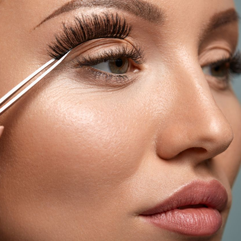 Aplicação de Pestanas Falsas ( compradas em loja magnéticas )