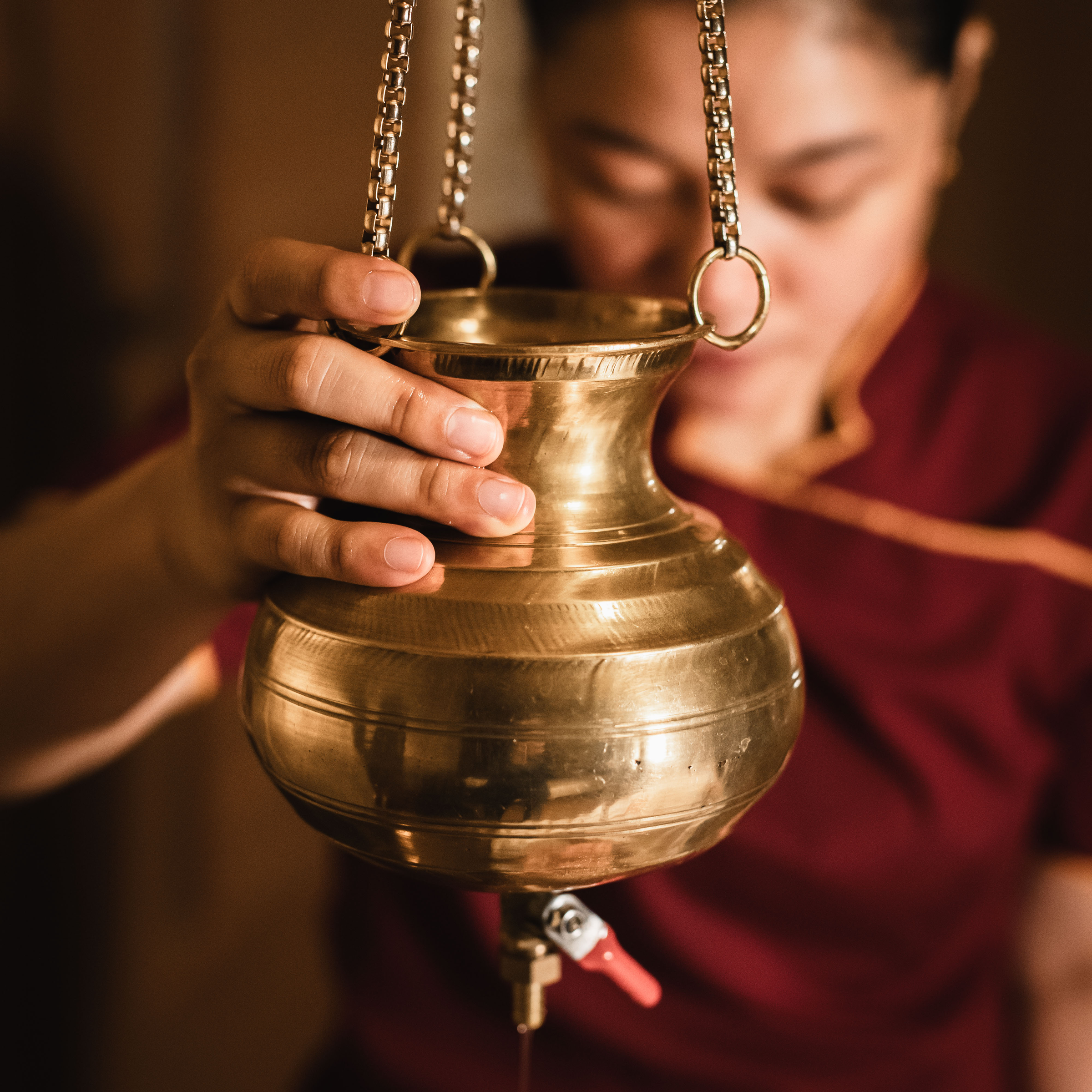 Shirodhara & Abhyanga