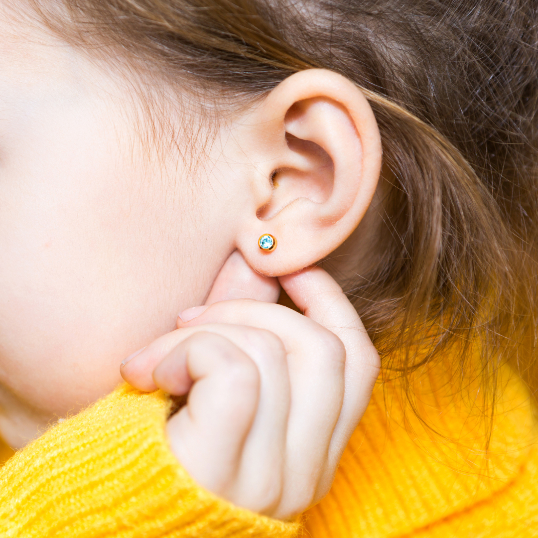 Nastřelování náušnic \Earring piercing