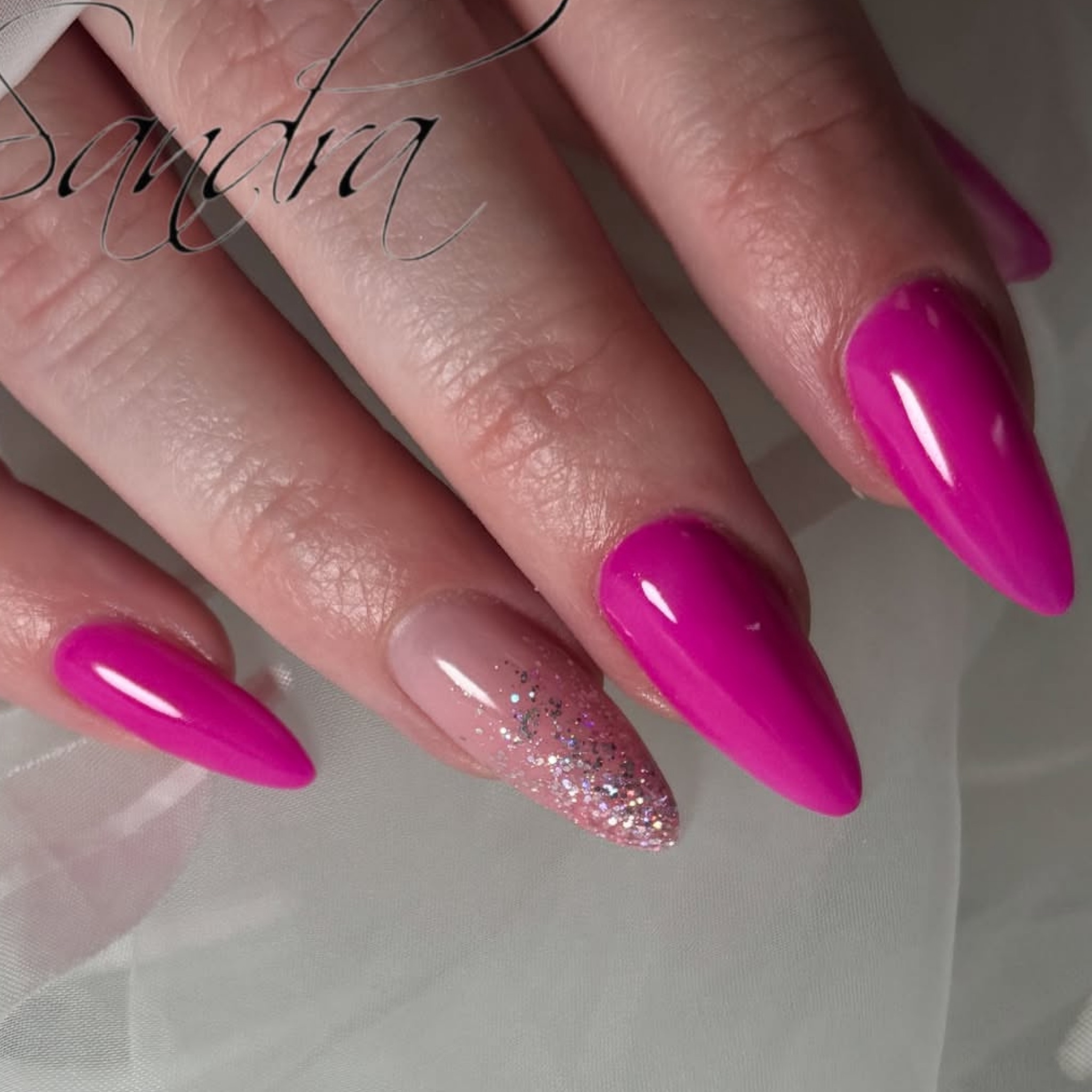 Nová nehtová modeláž vel. M (zdobení není v ceně)