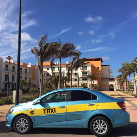 Normal taxi late (19.00 - 07.00) max 4 passengers