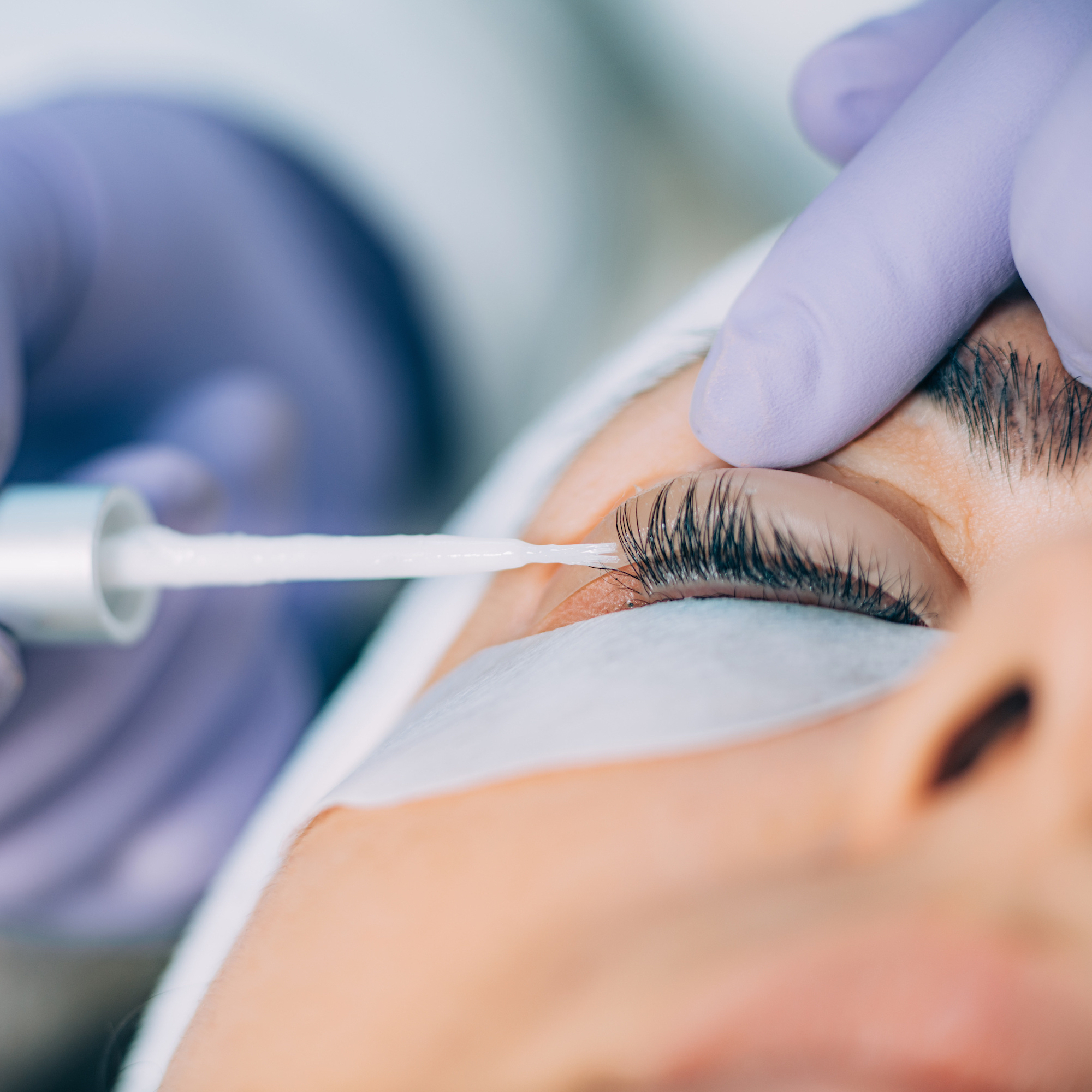 Laminace řas (Lash lifting)