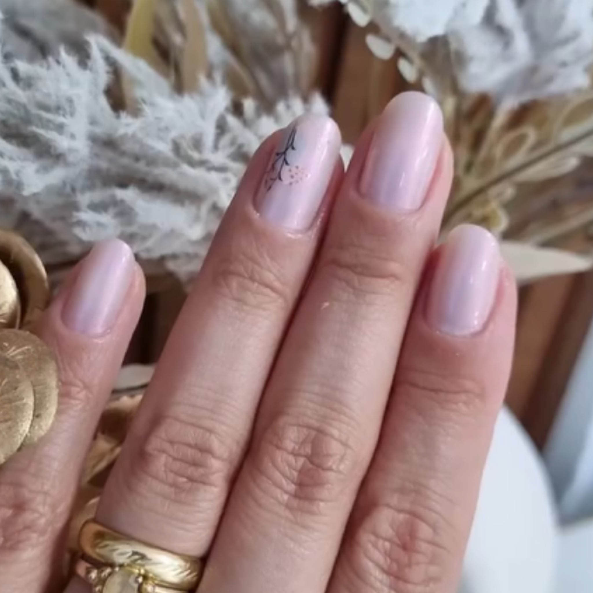 Alongamento no molde f1 com esmalte comum