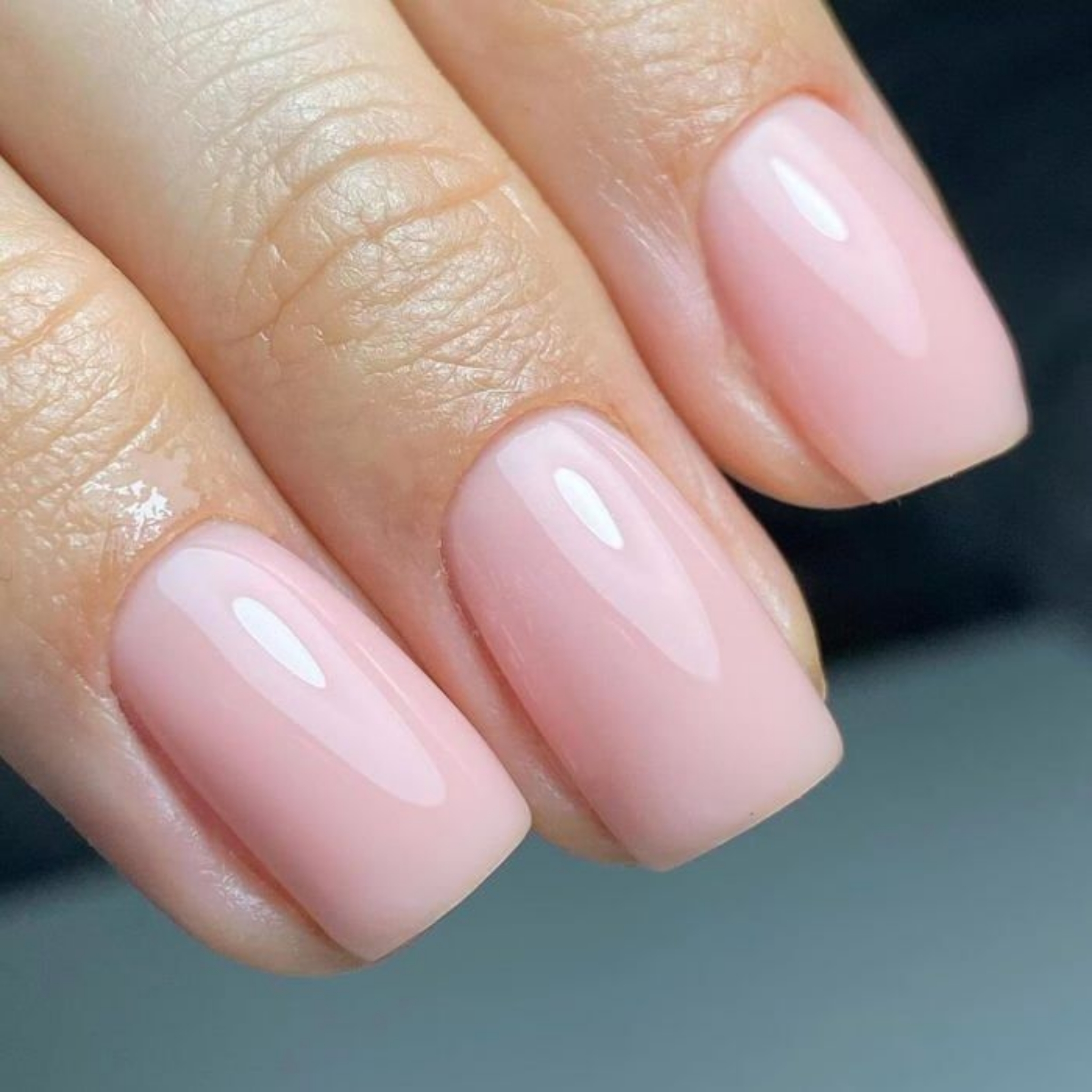 Semi permanent des mains (sans dépose et couleur naturelle)