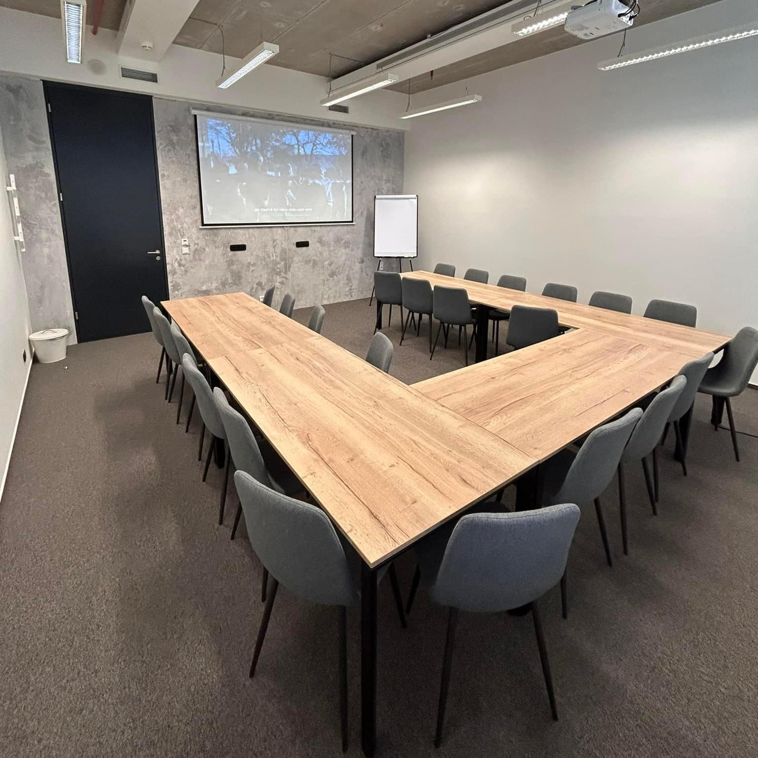 Pronájem velké zasedací místnosti na celý den 8:00 - 16:00