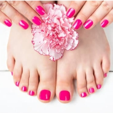 Pose vernis semi permanent mains et pieds