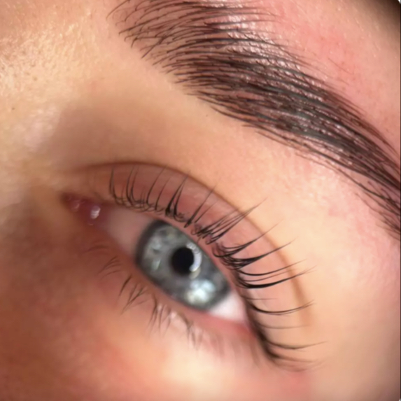 Lash lifting +úprava a barvení obočí