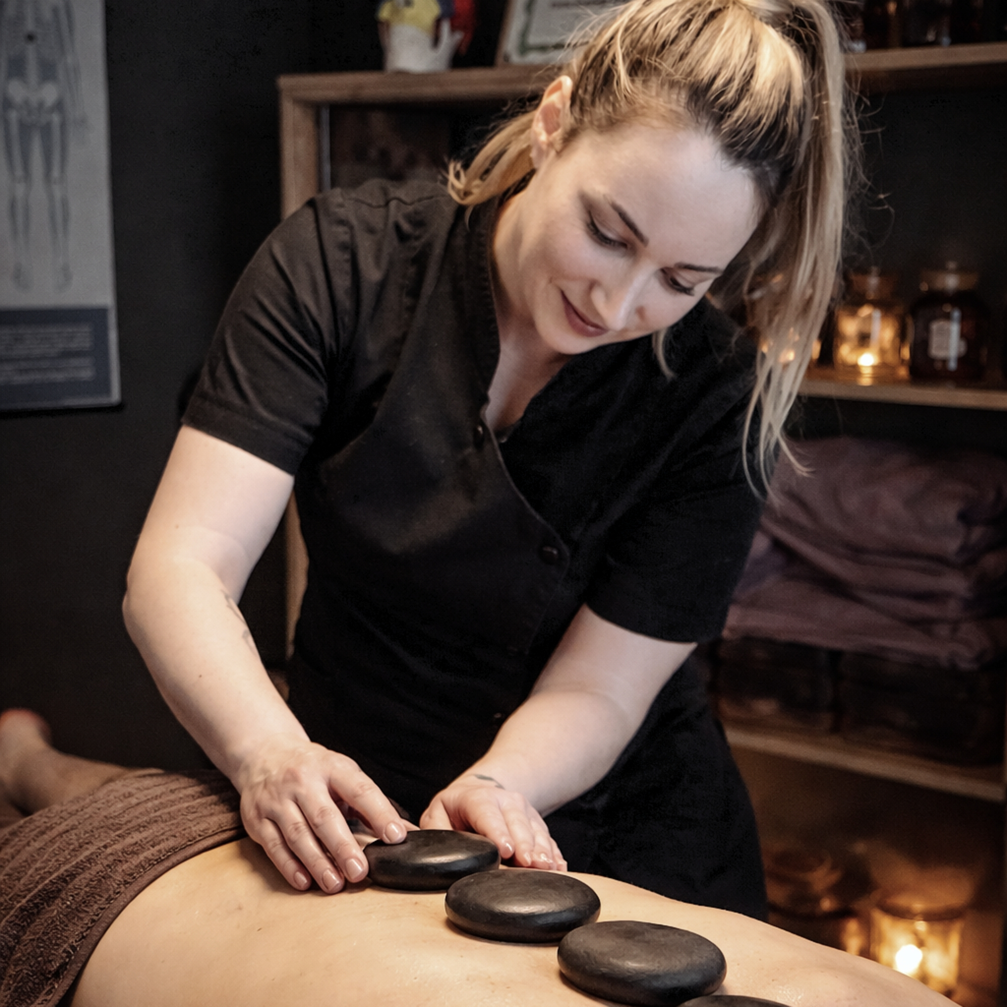 Massage aux pierres chaudes