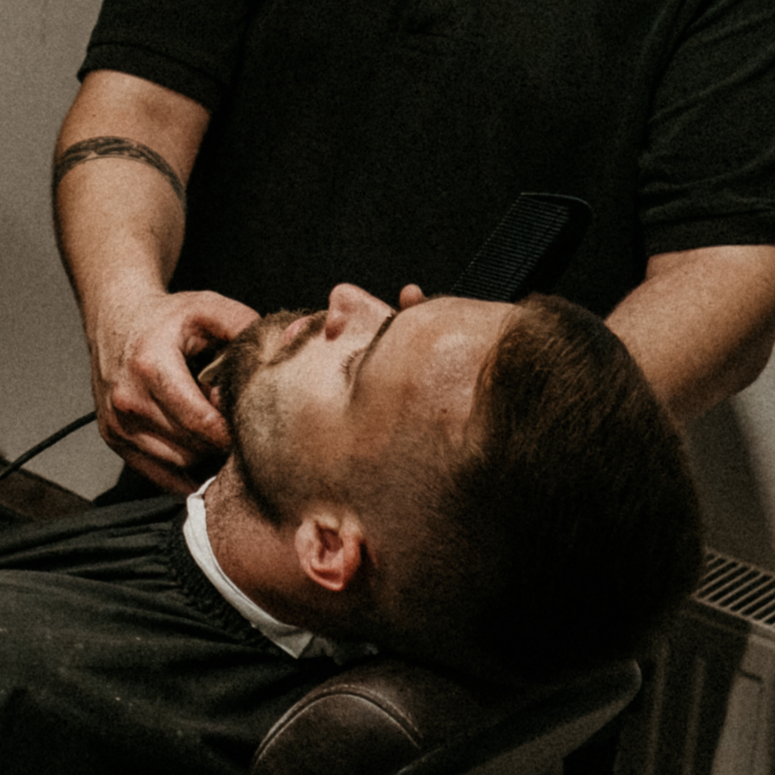 Úprava vousů "HOT TOWEL"