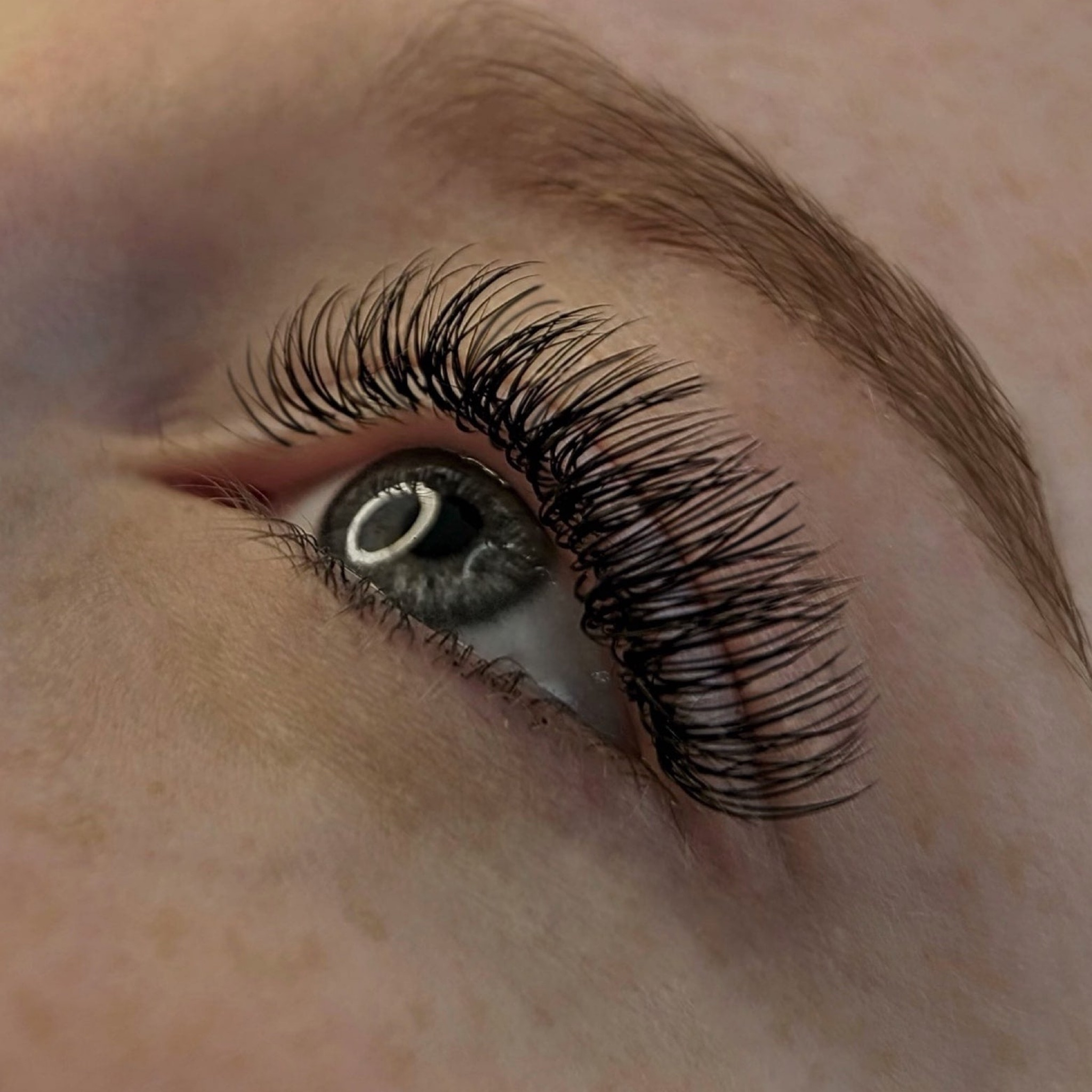 Extension de cils à cils effet mascara prononcé
