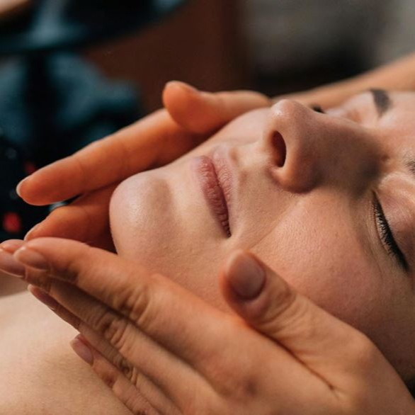 Liftingová masáž obličeje (cca 50 minut)