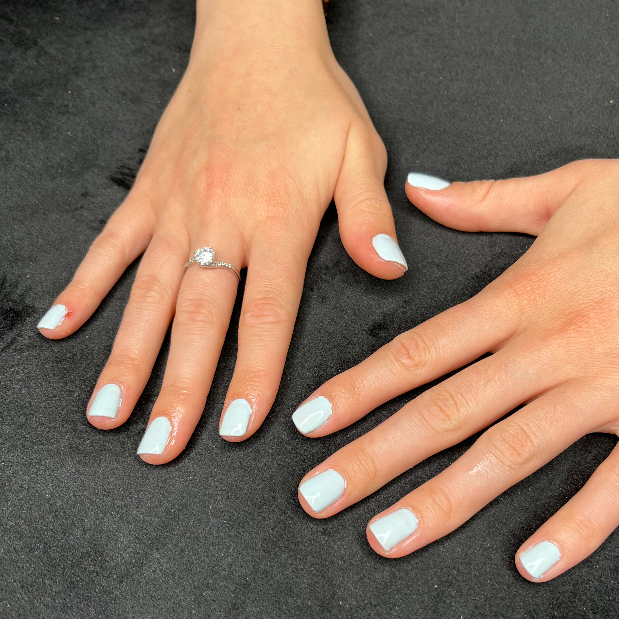 Pose de vernis simple mains