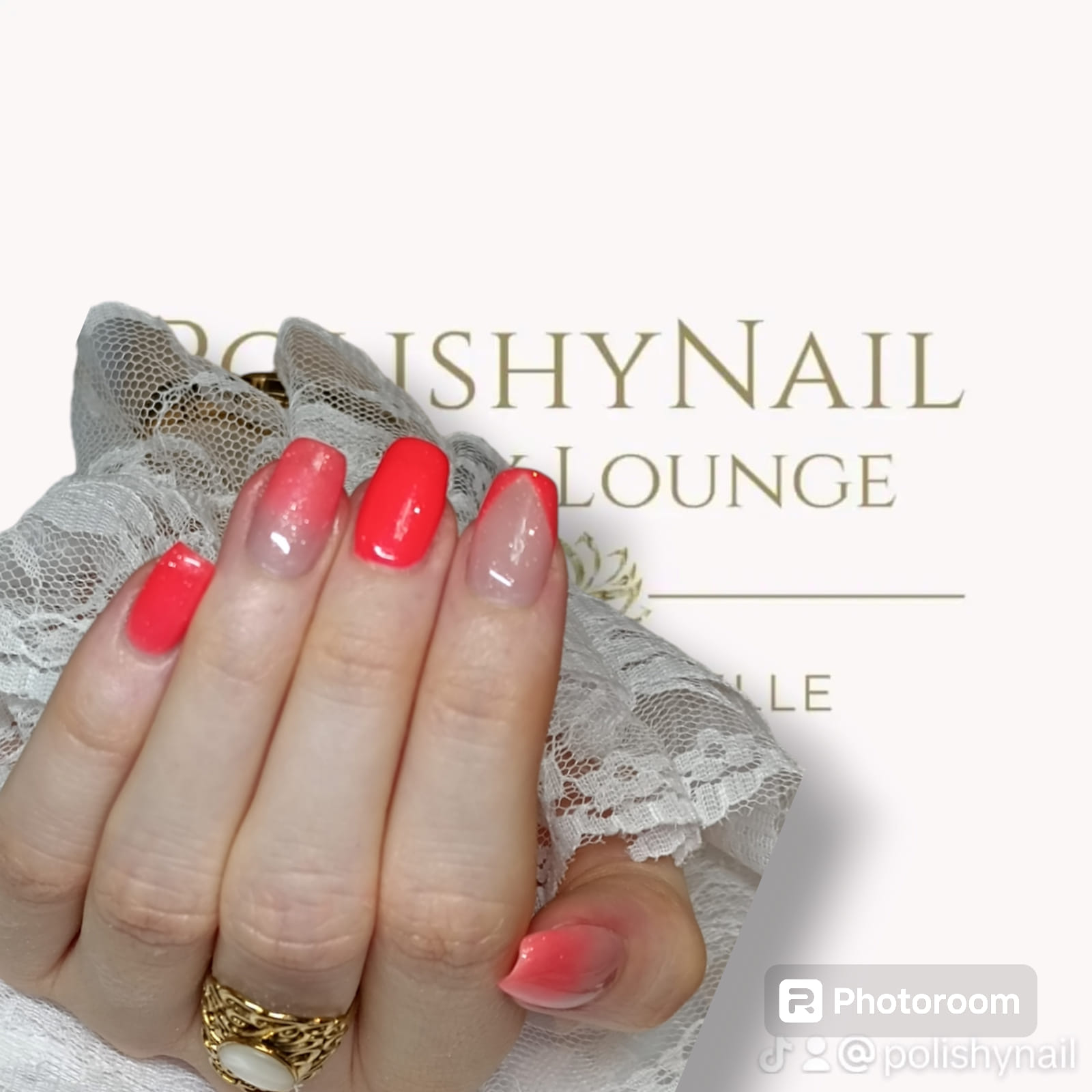 Pose américaine avec nail art