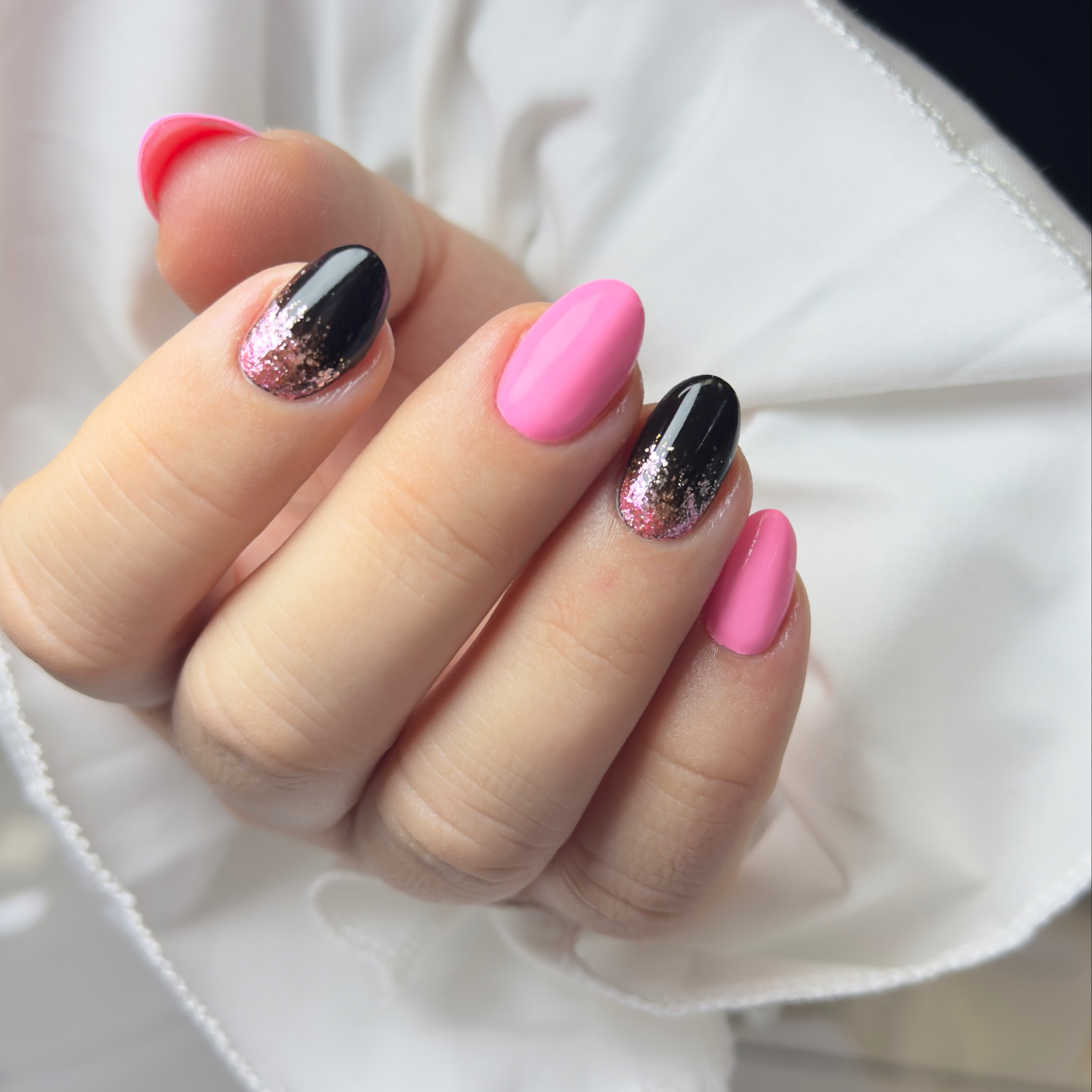 Doplnění nehtové modeláže vel. M (celé potažené v jedné barvě)