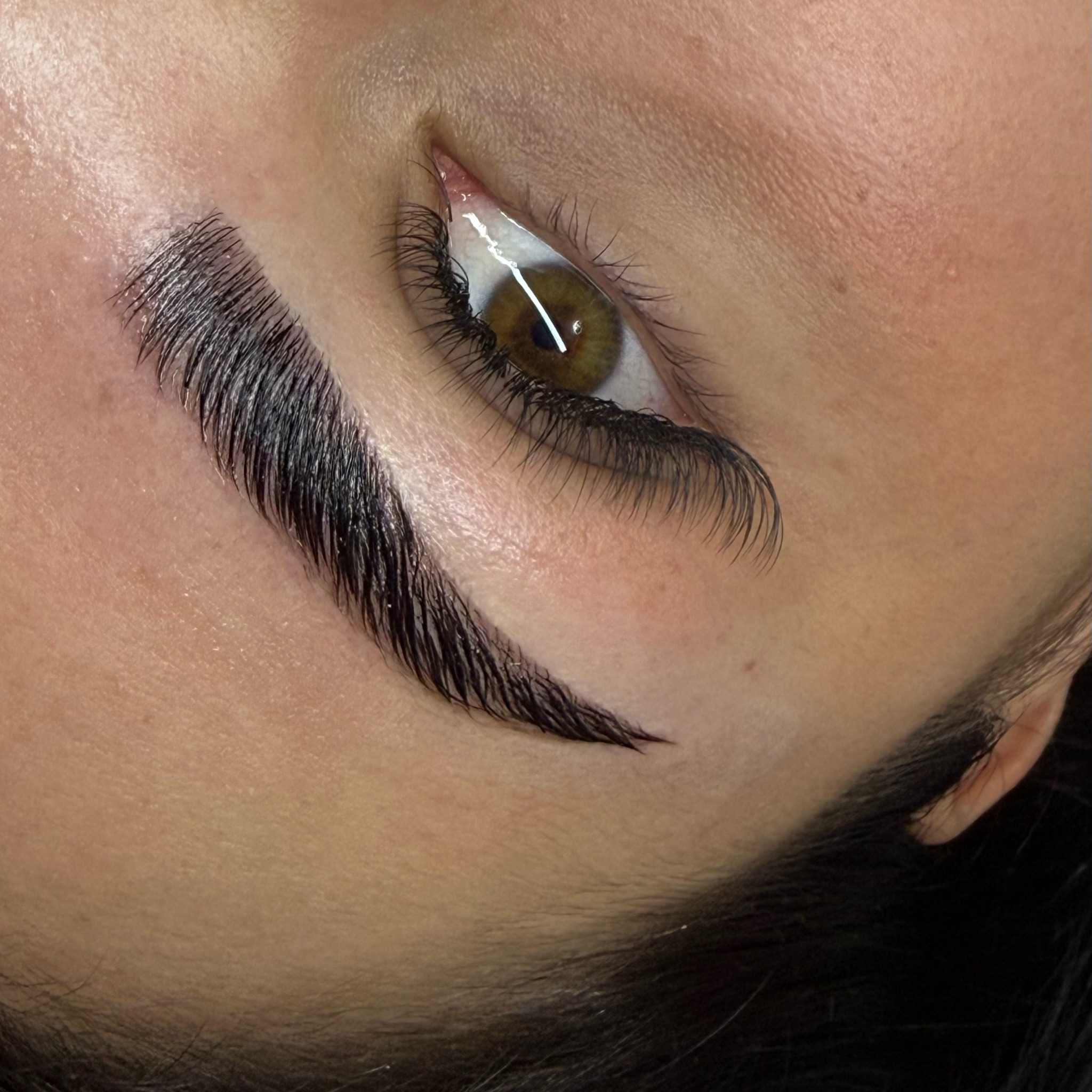 BROW LIFT AVEC TEINTURE HYBRIDE