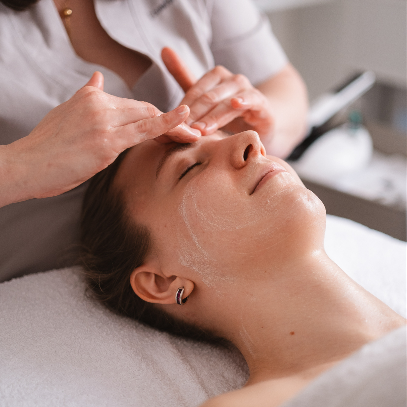 Happy Medium Facial 90