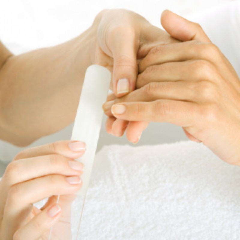 Manucure avec soin des ongles