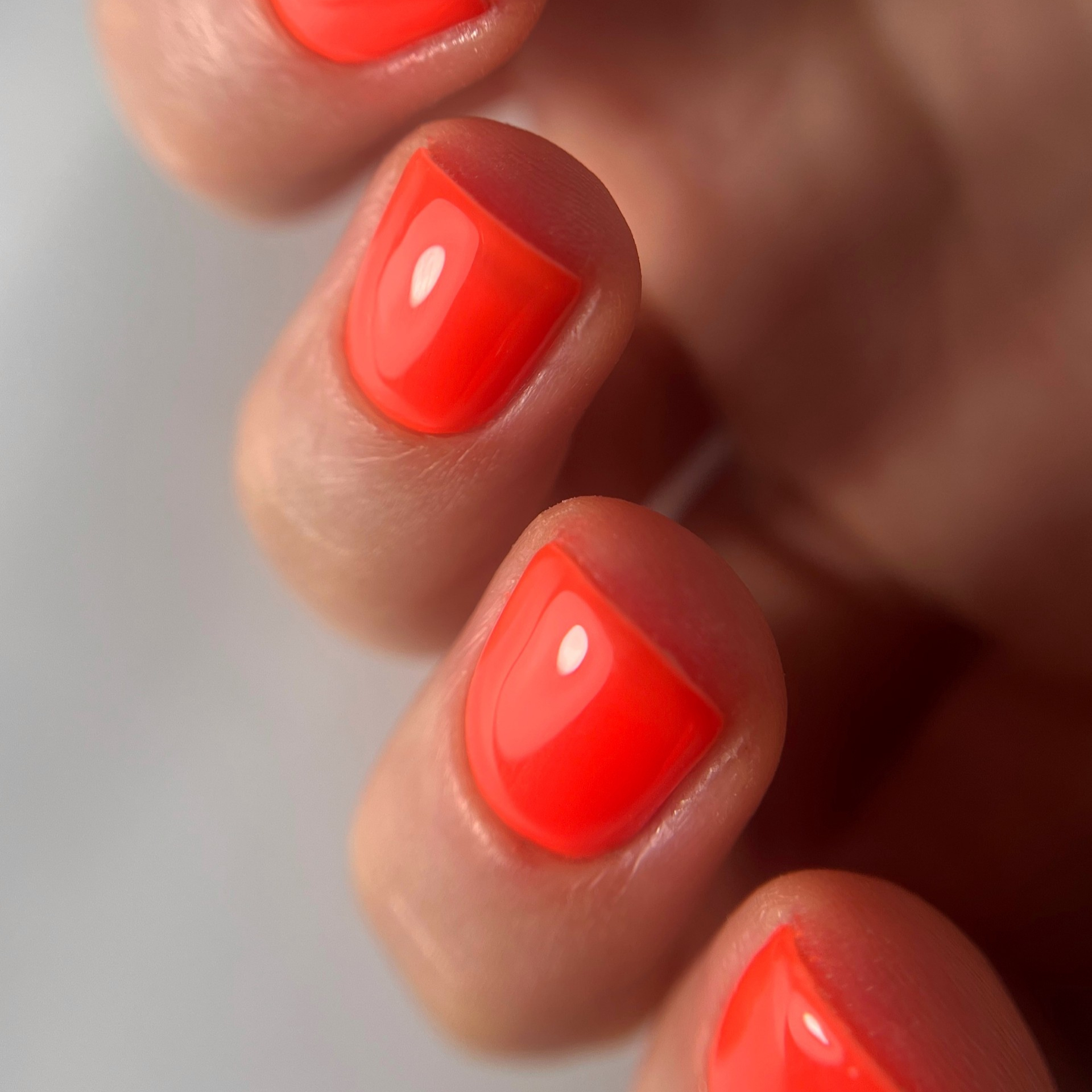 Manucure russe - Gainage gel + couleur unie