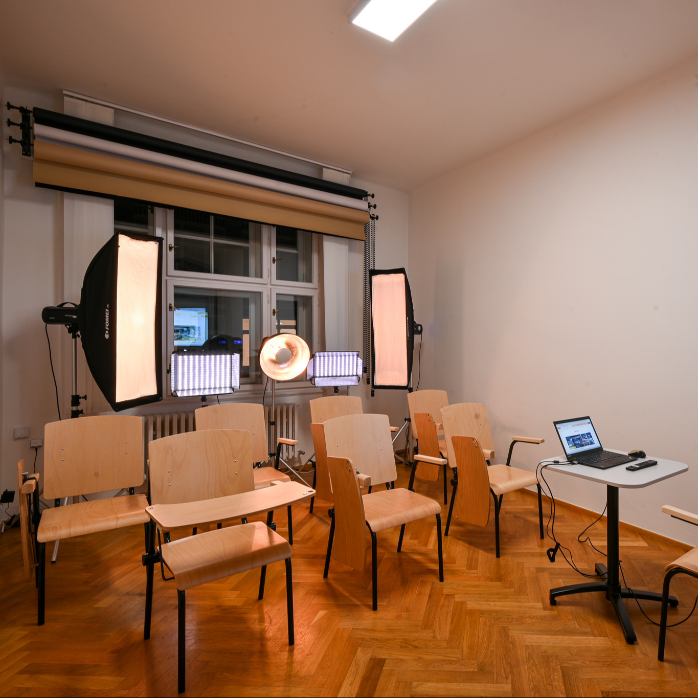 1 hodina ve školicí místnosti / ateliéru