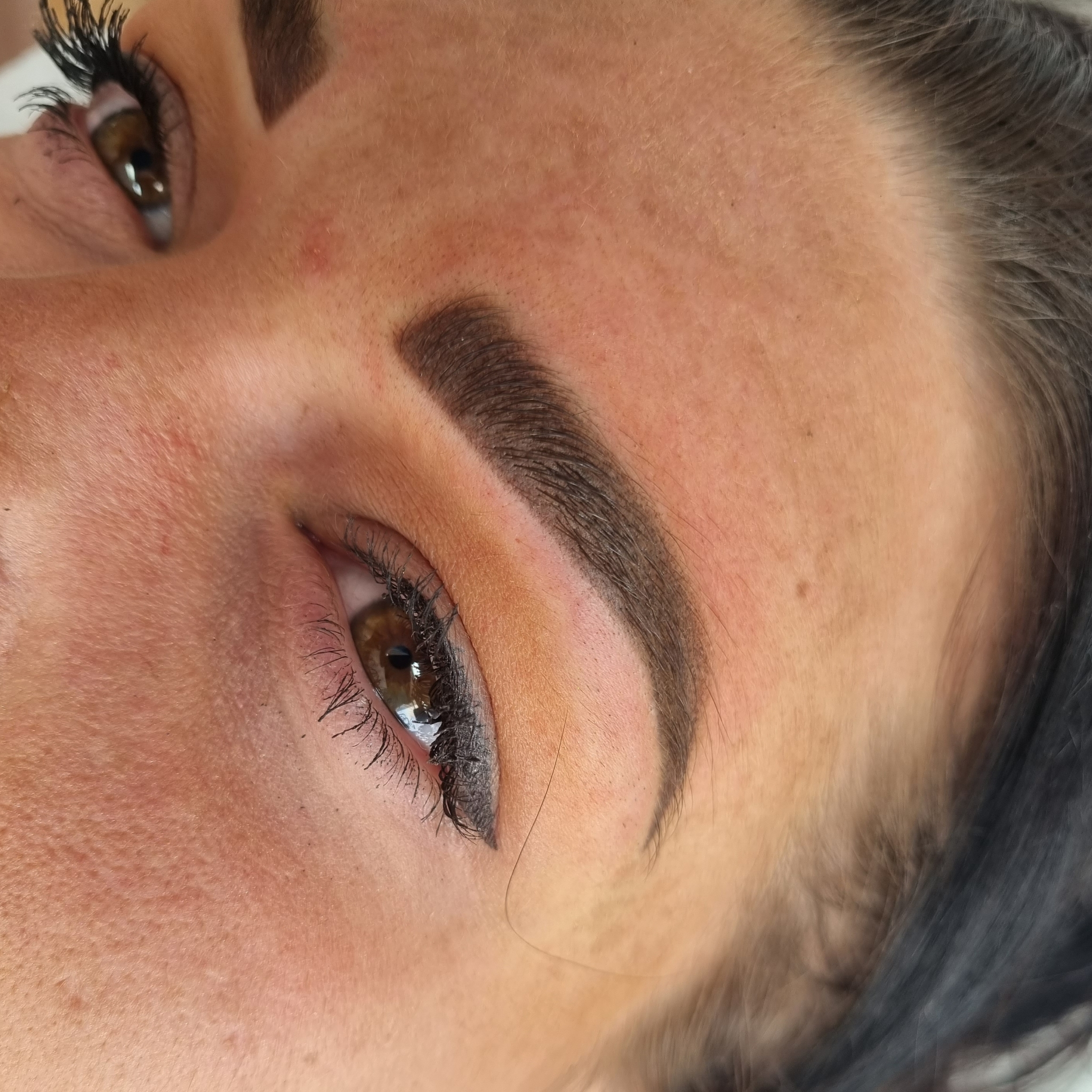 Retouche annuelle sourcils 18 / 24 mois