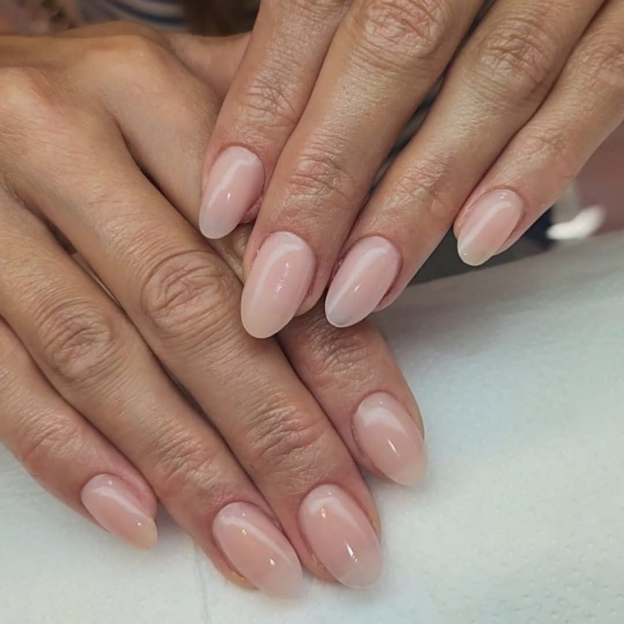 Manucure + pose de masque Avec vernis semi-permanent COULEUR