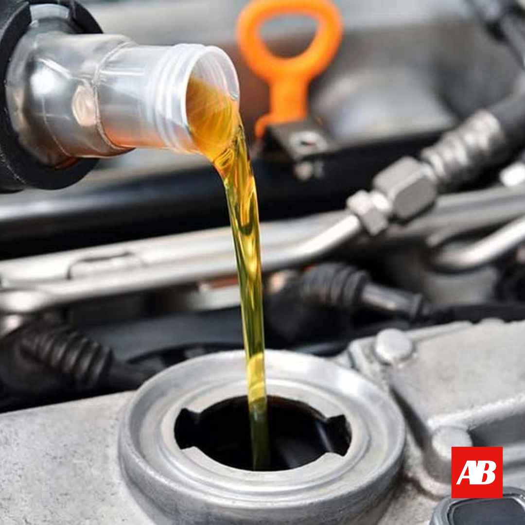 Variklio alyvos keitimas automobilyje