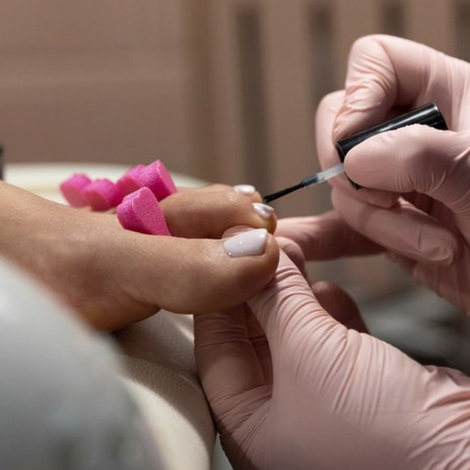 Pedikúra + obyčejný lak / Pedicure + nail polish