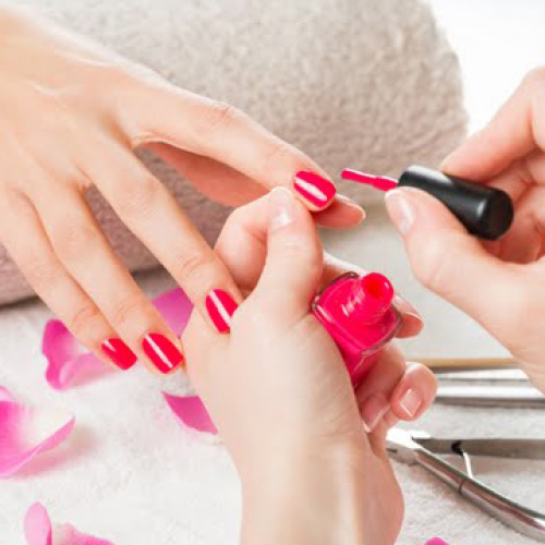 POSE DE VERNIS CLASSIQUE 8€