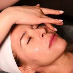 Mikroproudová terapie+Masáž obličeje/Microcurrent therapy+Facial