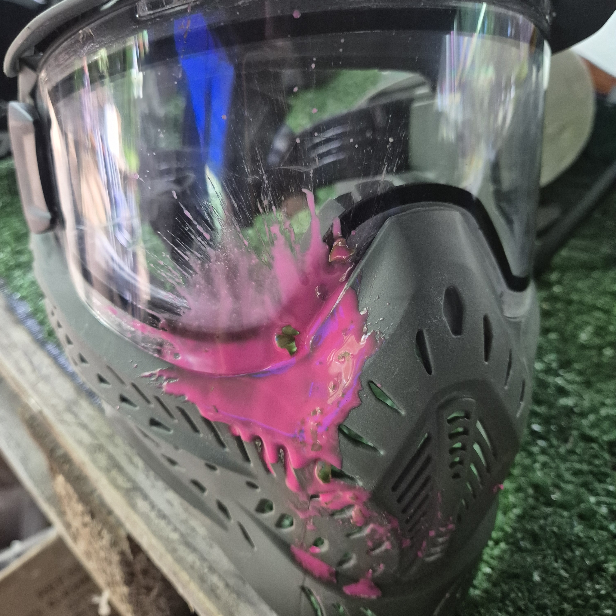 Bežný paintball 10€/osoba, štartovné +100guličiek.