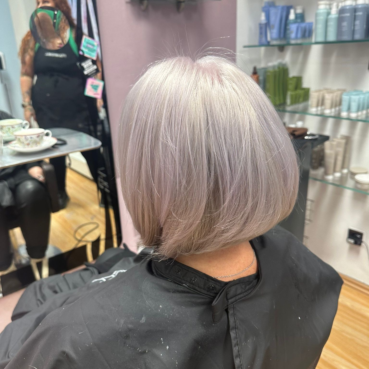 Blond barva + dámský střih, foukaná + čištění vlasů od silikonů